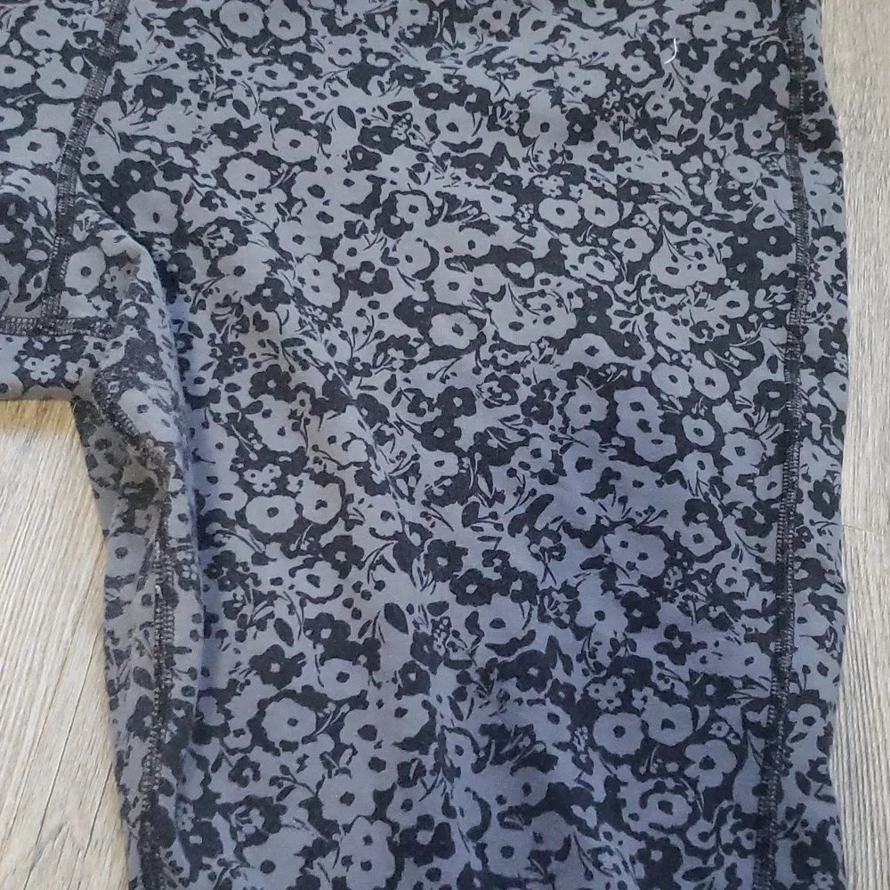 Xersion stretchy floral black colored leggings - Picture 9 of 14
